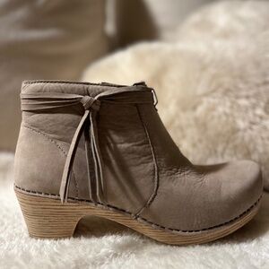 Dansko Markie Boot - LIKE NEW Taupe 39